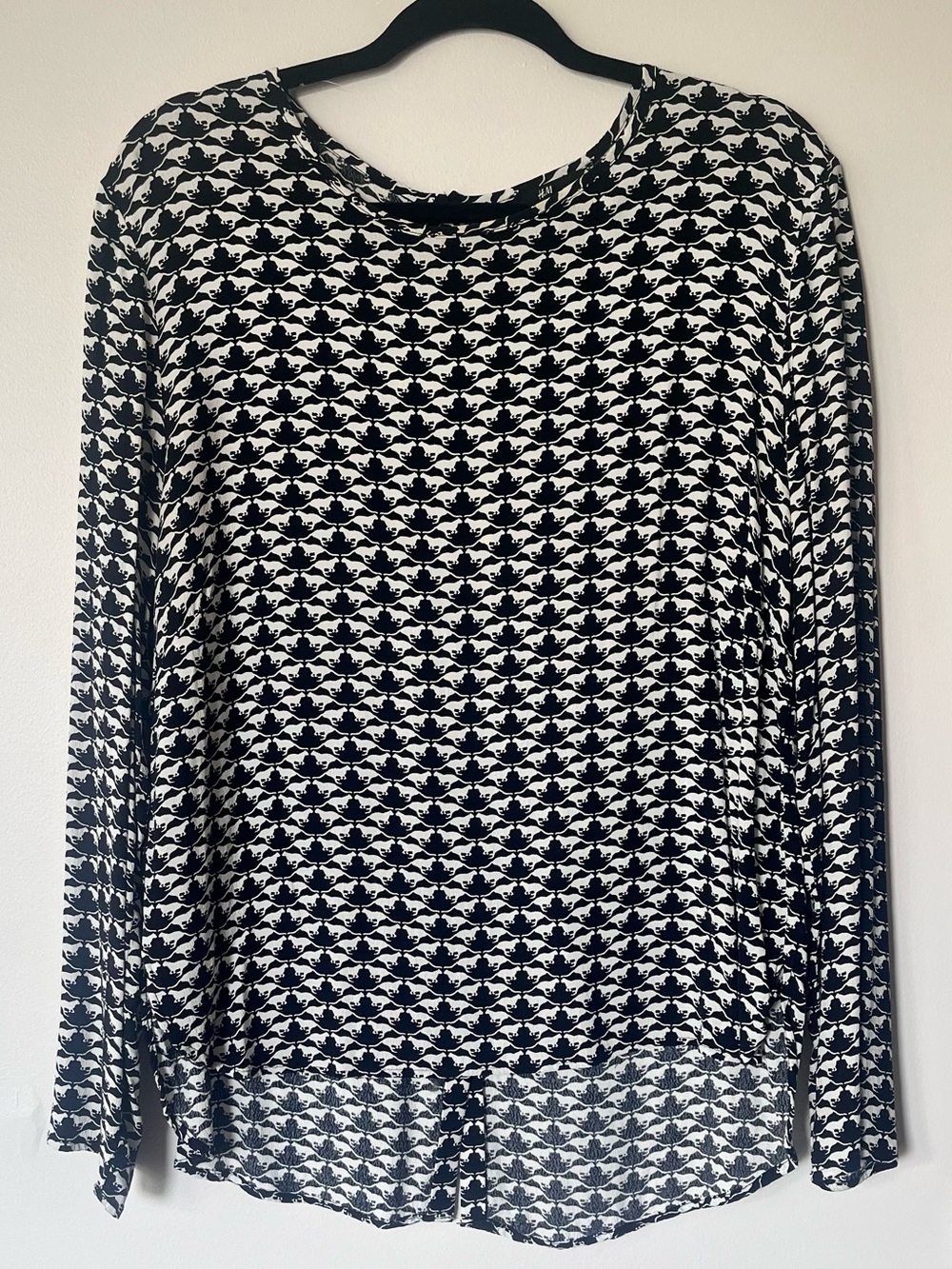 H&M Black & White Panther Print Back-Button Blouse | High-Low | Size 12
